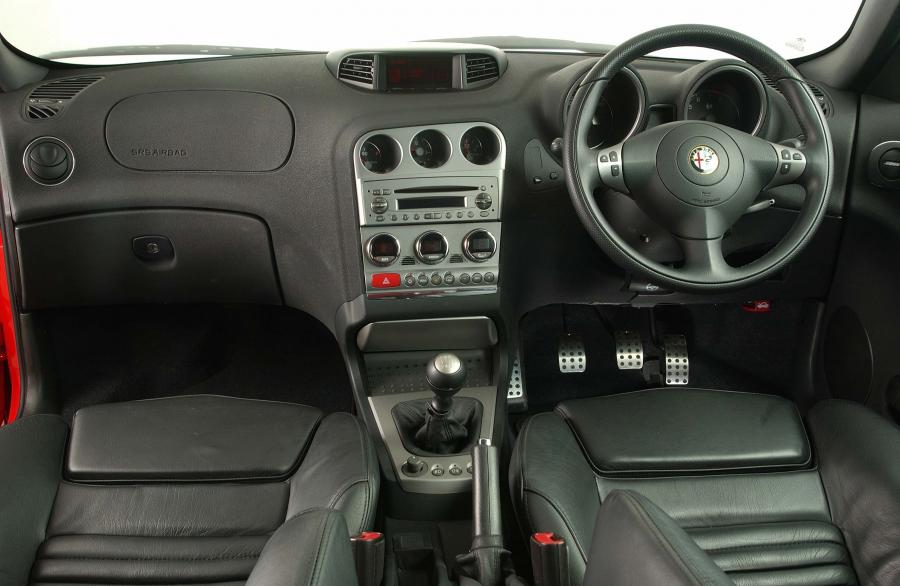 Торпедо Alfa Romeo 156 GTA (932A) 2003 года  (ZA) (фото 13 из 28)